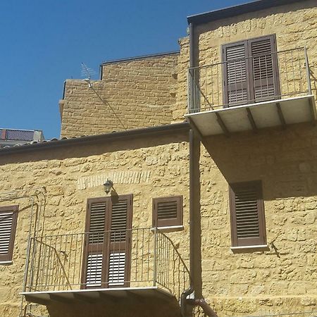 B&B A Due Passi Dal Centro Agrigento Dış mekan fotoğraf