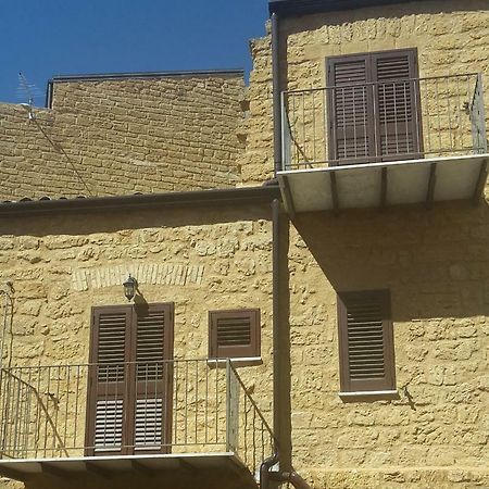 B&B A Due Passi Dal Centro Agrigento Dış mekan fotoğraf