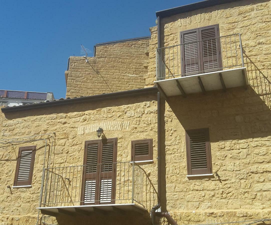 B&B A Due Passi Dal Centro Agrigento Dış mekan fotoğraf